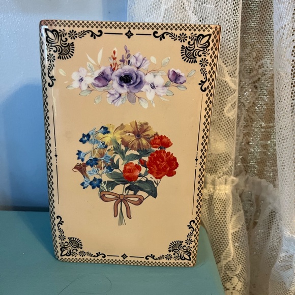 Book shape vase - Picture 1 of 4